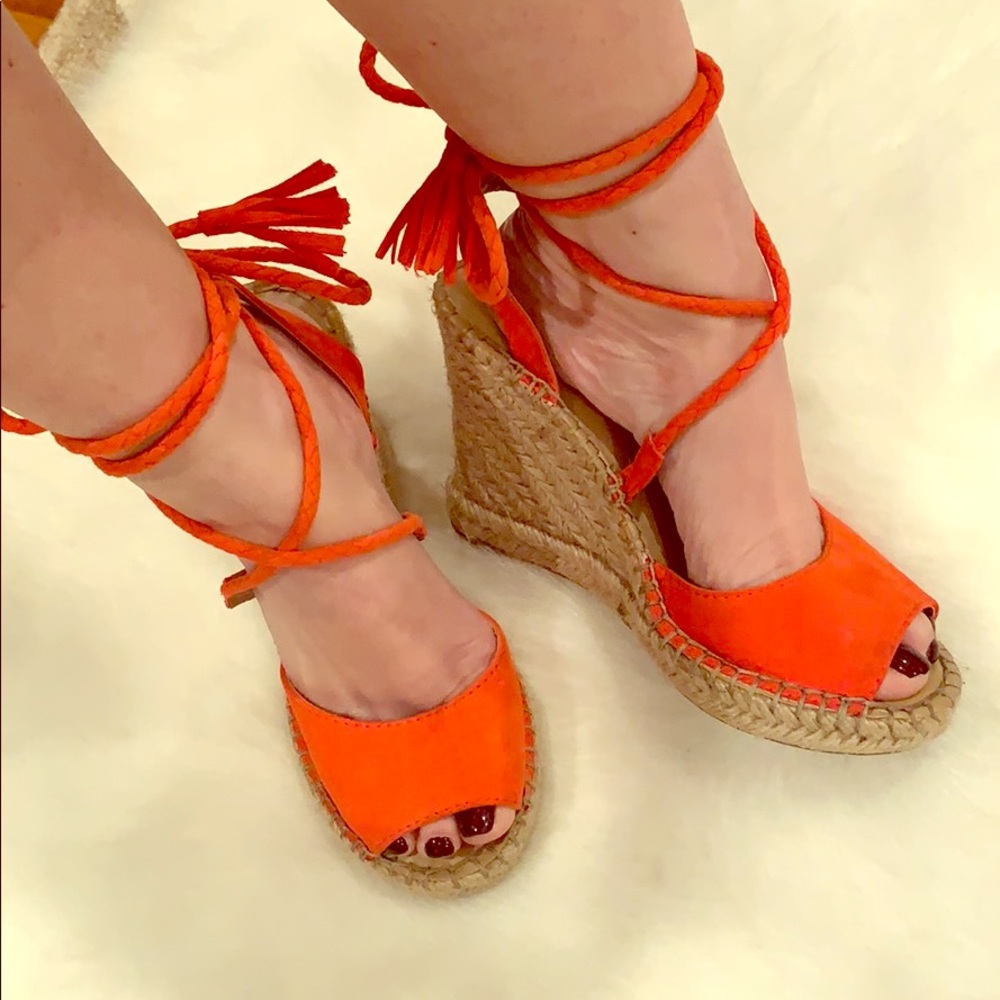 Woman’s size 6 wedges
